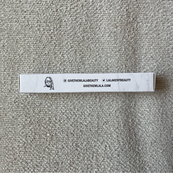 GIVE THEM LALA Beauty Matte & Moisture 2 in 1 Lip Duo Wand In Birthday Suit - Picture 6 of 8